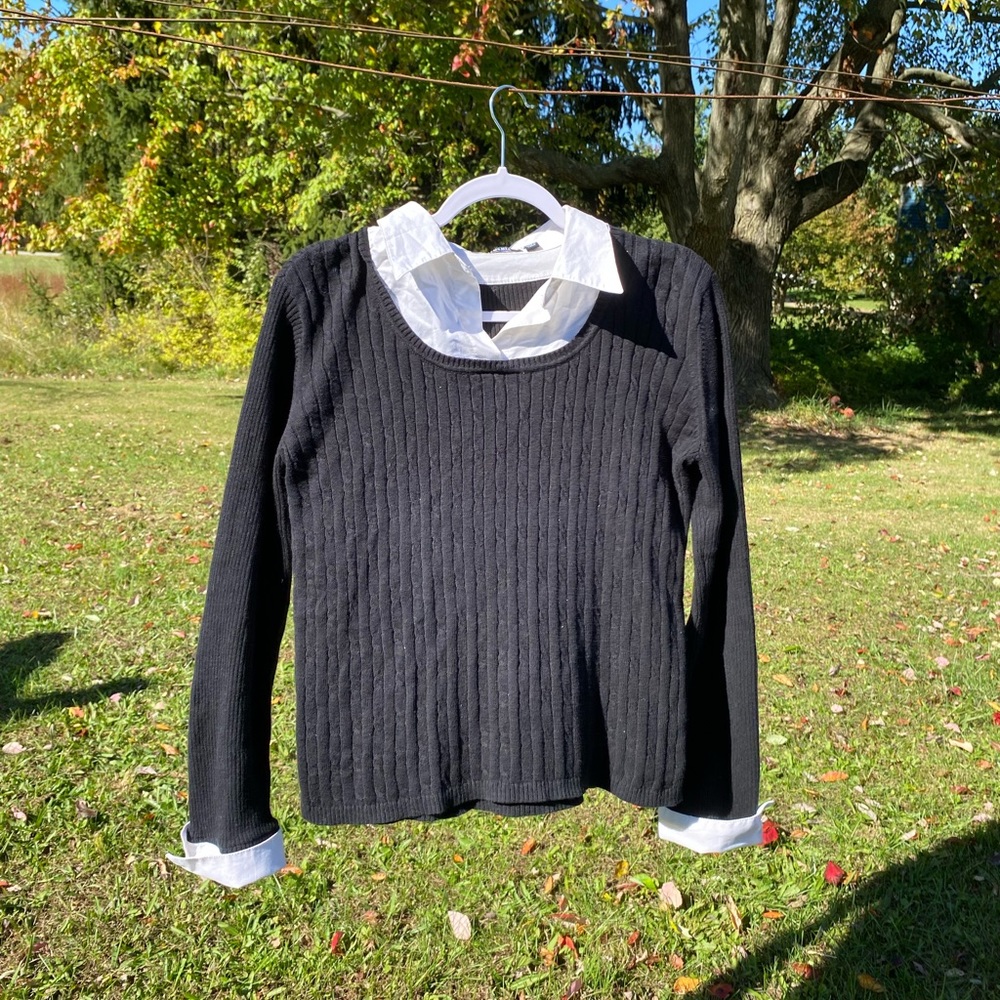 Black elementz sweater with white collar